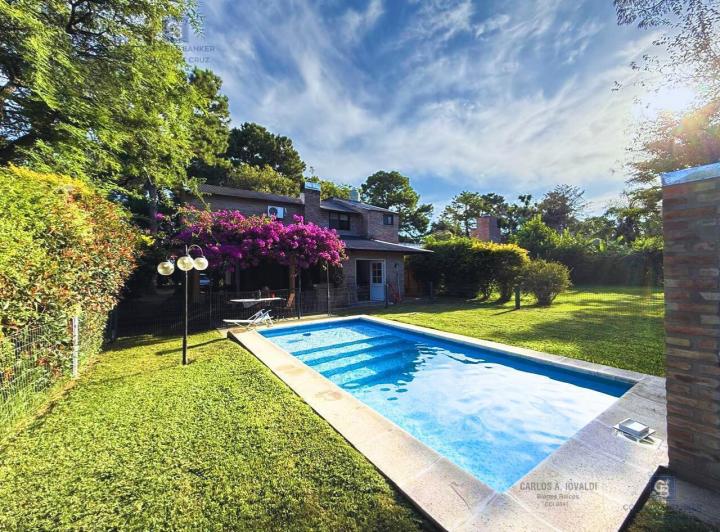 Casa · 166m² · 4 Ambientes · 2 Cocheras