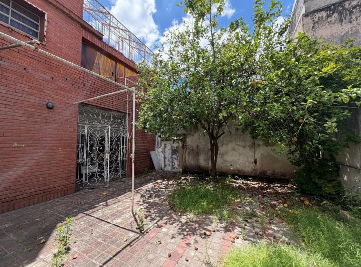 Casa · 222m² · 9 Ambientes · 1 Cochera