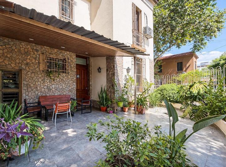 Casa · 120m² · 9 Ambientes · 1 Cochera