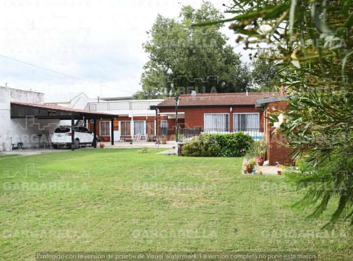 Casa · 90m² · 6 Ambientes · 2 Cocheras