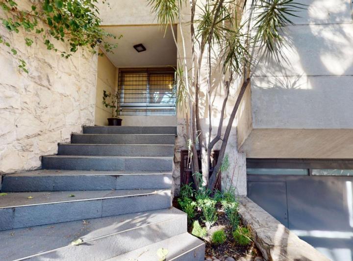 Casa · 388m² · 8 Ambientes · 1 Cochera
