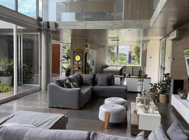 Casa · 611m² · 7 Ambientes · 4 Cocheras