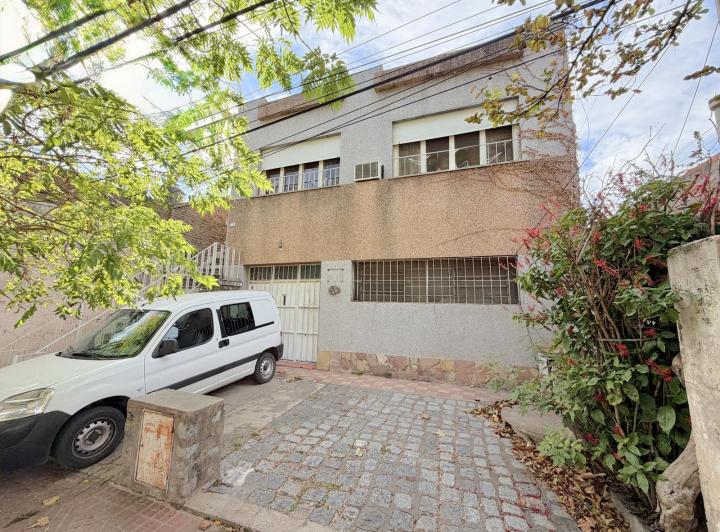 Casa · 111m² · 5 Ambientes · 1 Cochera