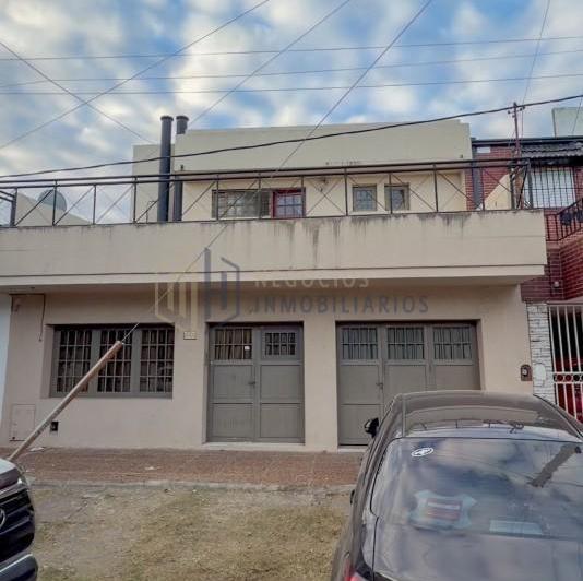Casa · 185m² · 8 Ambientes · 1 Cochera