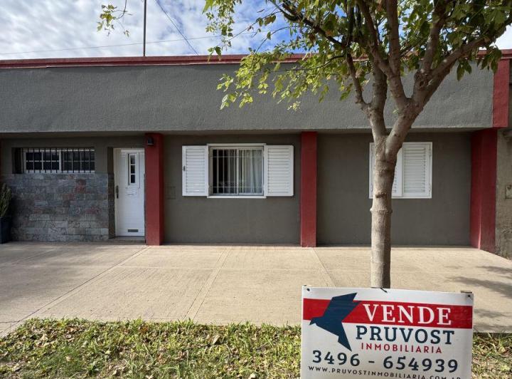 Casa · 142m² · 6 Ambientes · 2 Cocheras