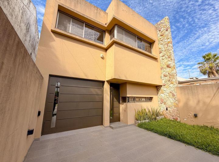 Casa · 200m² · 4 Ambientes · 1 Cochera