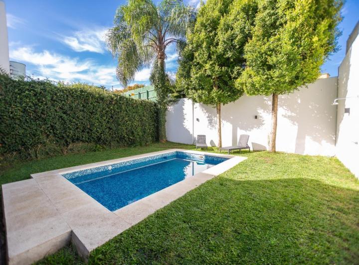 Casa · 342m² · 5 Ambientes · 1 Cochera