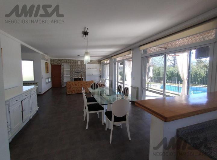 Casa · 143m² · 3 Dormitorios · 2 Cocheras