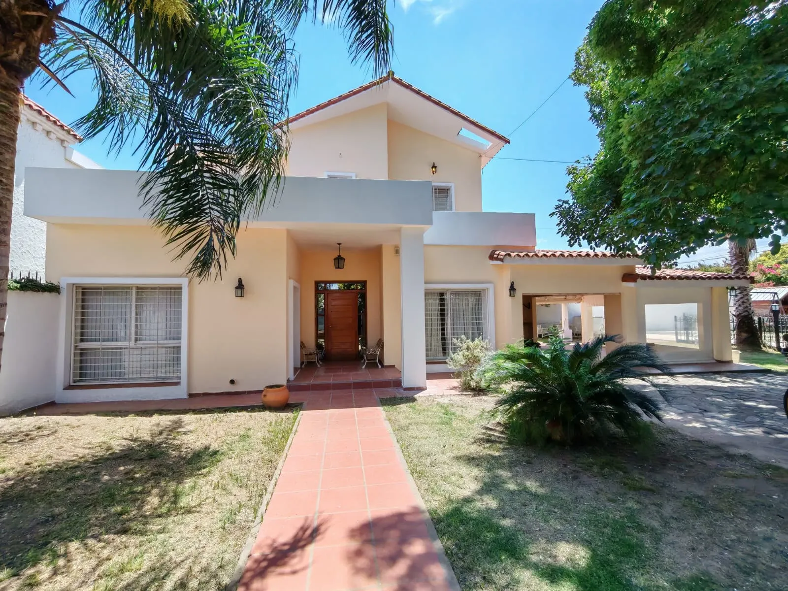 EXCLUSIVA CASA DE CATEGORÍA EN VENTA - Barrio Parque Capital -