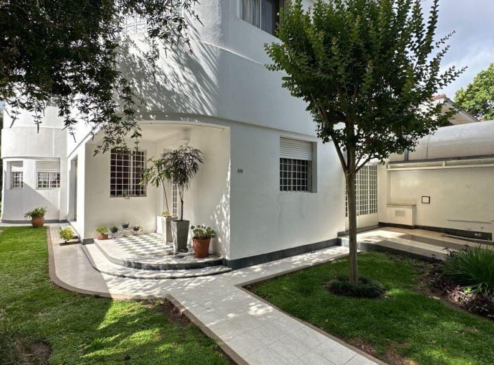 Casa · 700m² · 12 Ambientes · 5 Cocheras