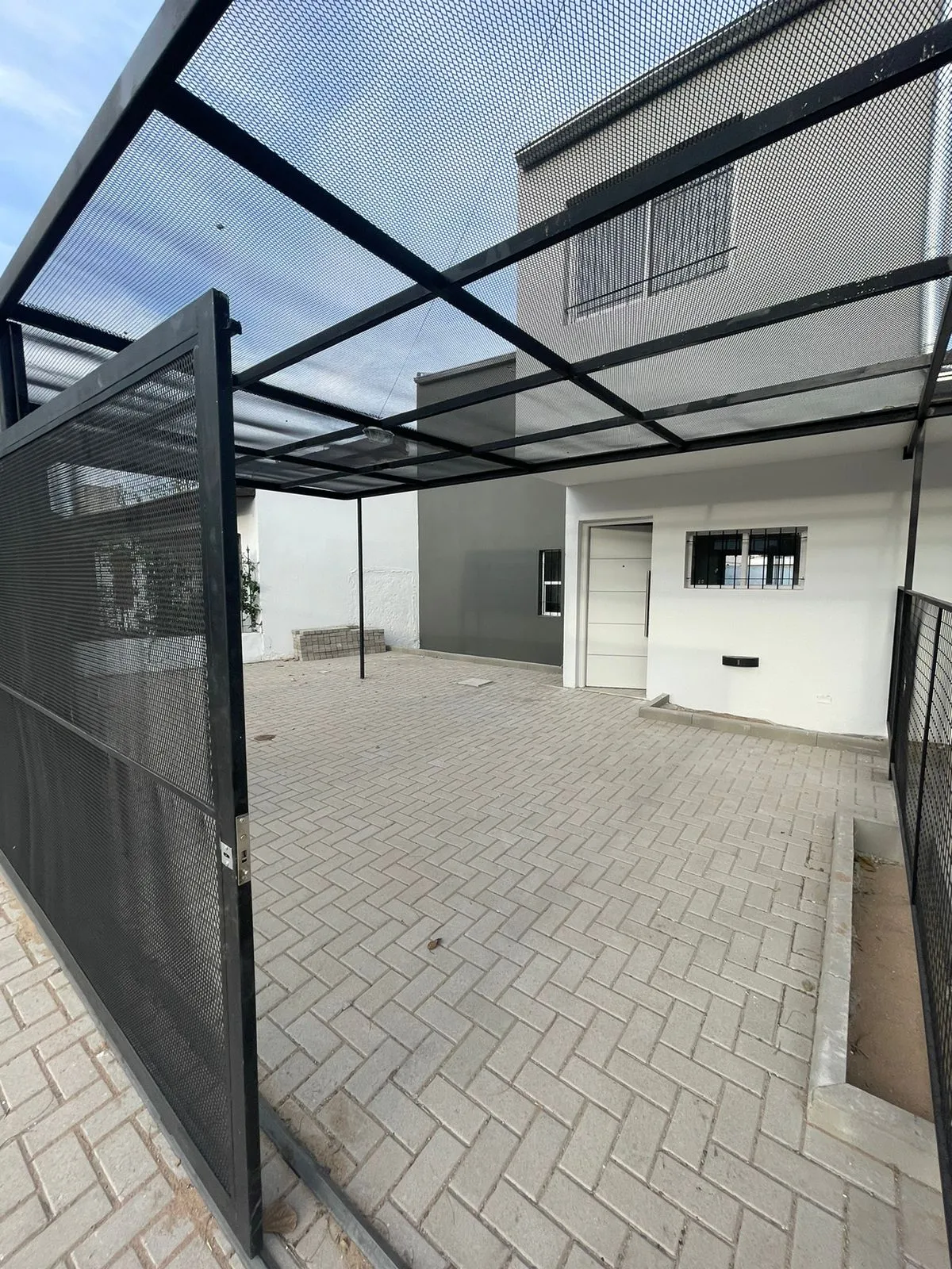 Alquilo Duplex en Padre Claret 3 dorm + cochera y patio
