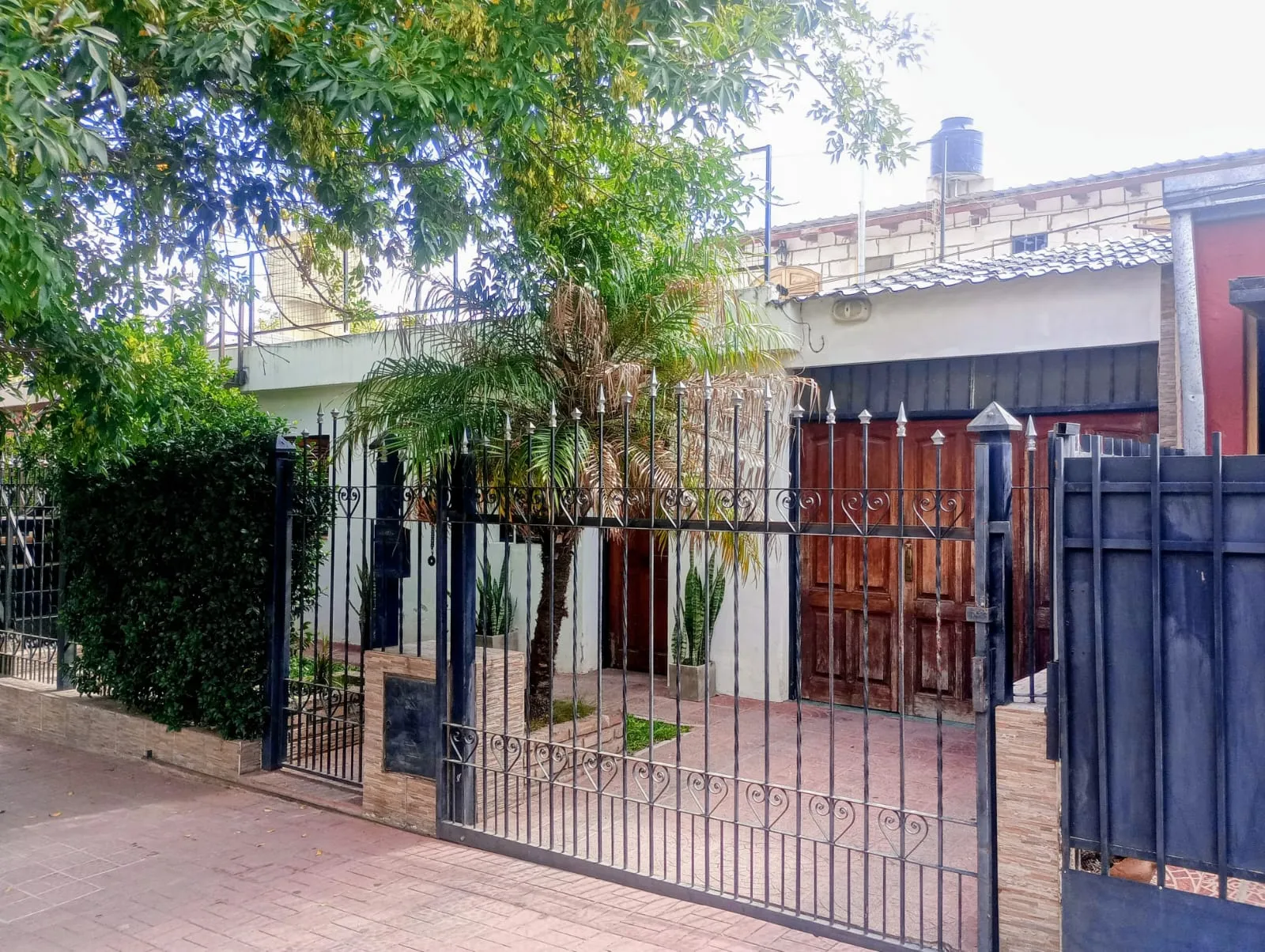 VENDO CASA 3 DORM + DOS DPTOS EN ROSEDAL