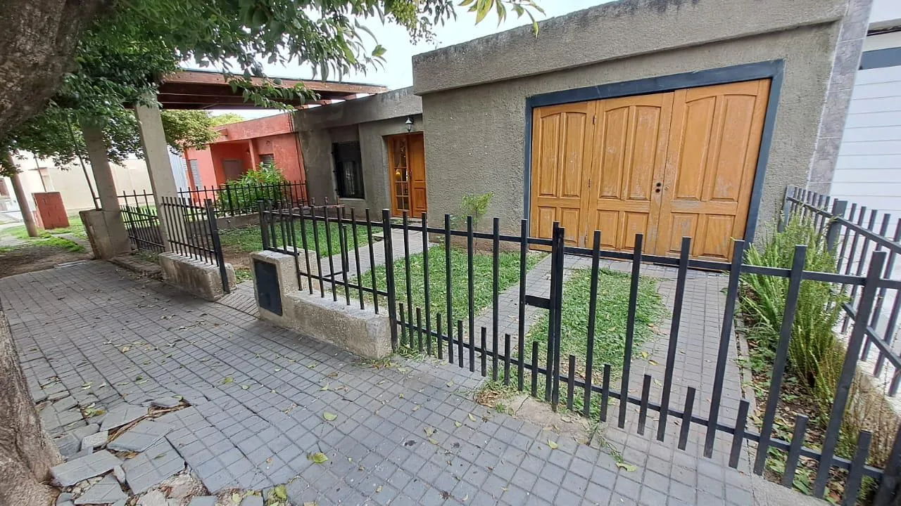 CASA VENTA 3 DORM. DON BOSCO COCHERA PATIO CORDOBA