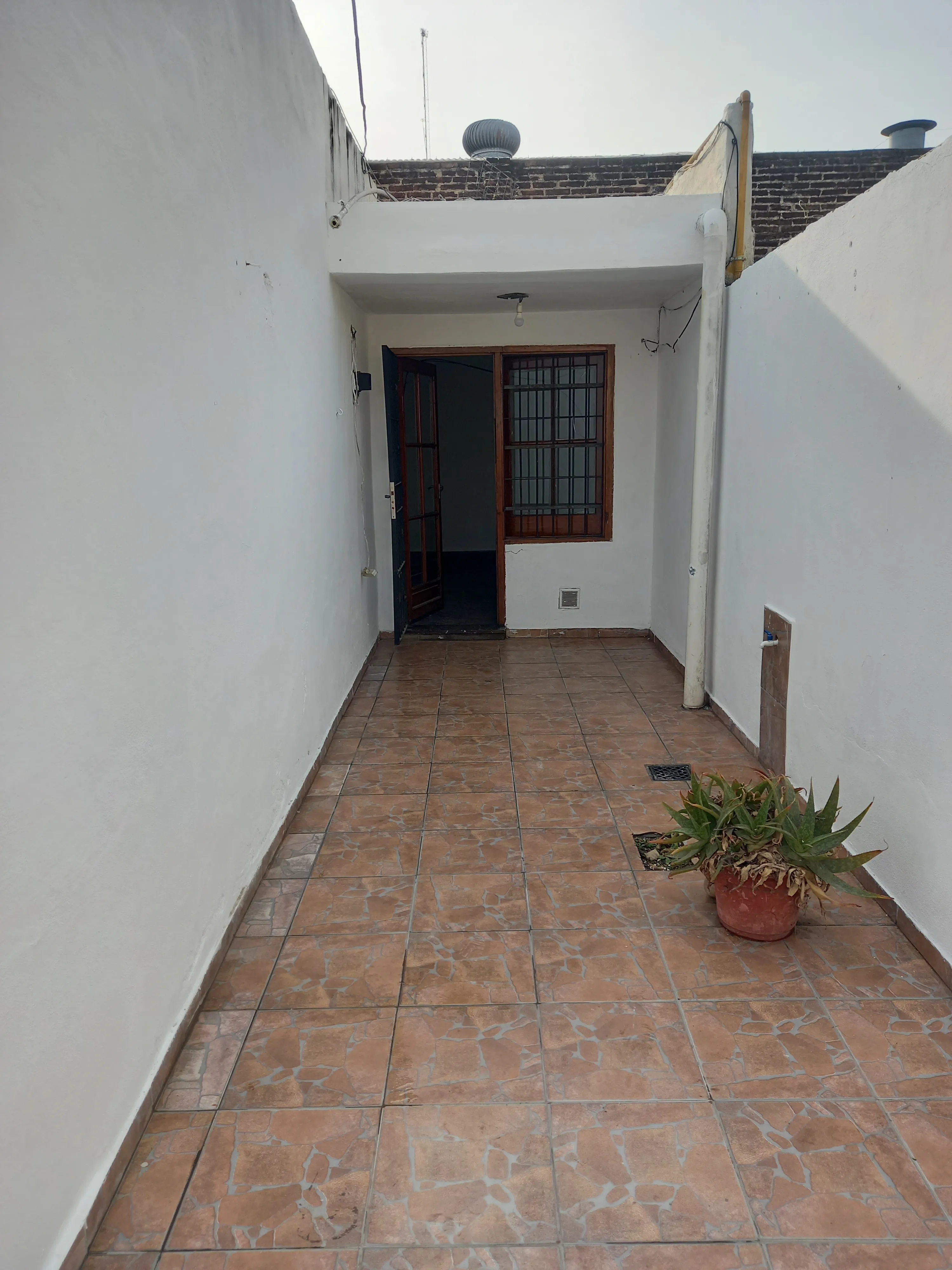 “OPORTUNIDAD INVERSOR” 2 UNIDADES CON SERVICIOS INDEPENDIENTES B° SAN MARTIN