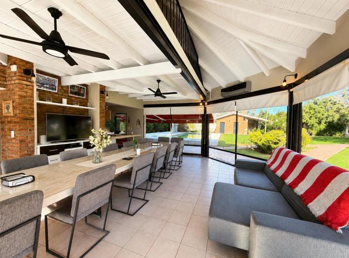 Casa · 258m² · 5 Ambientes · 2 Cocheras