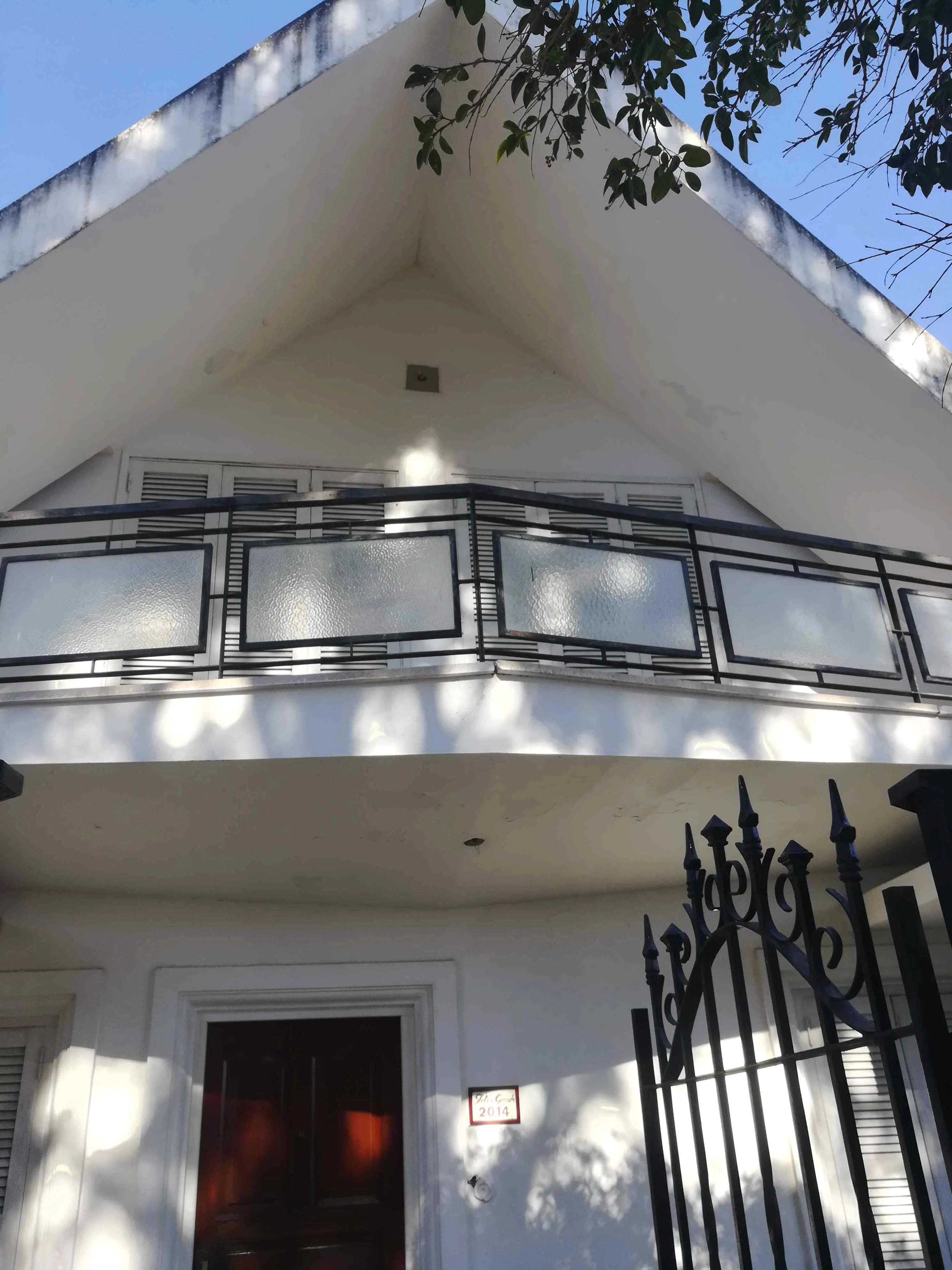 CERRO A 1/2 CDRA DE R. NÚÑEZ 6 HABITACIONES