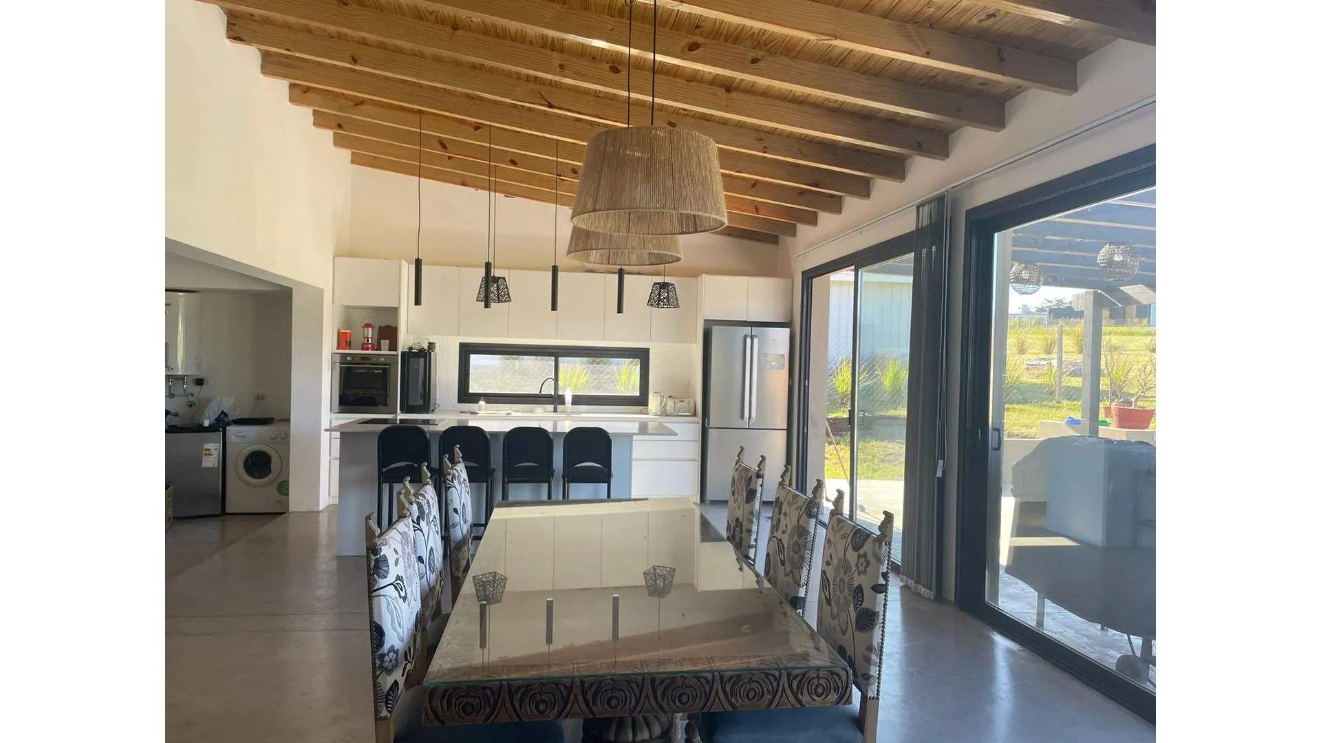 CASA EN VENTA 3 AMBIENTES CON PISCINA Y PARQUE B. SAN BENITO