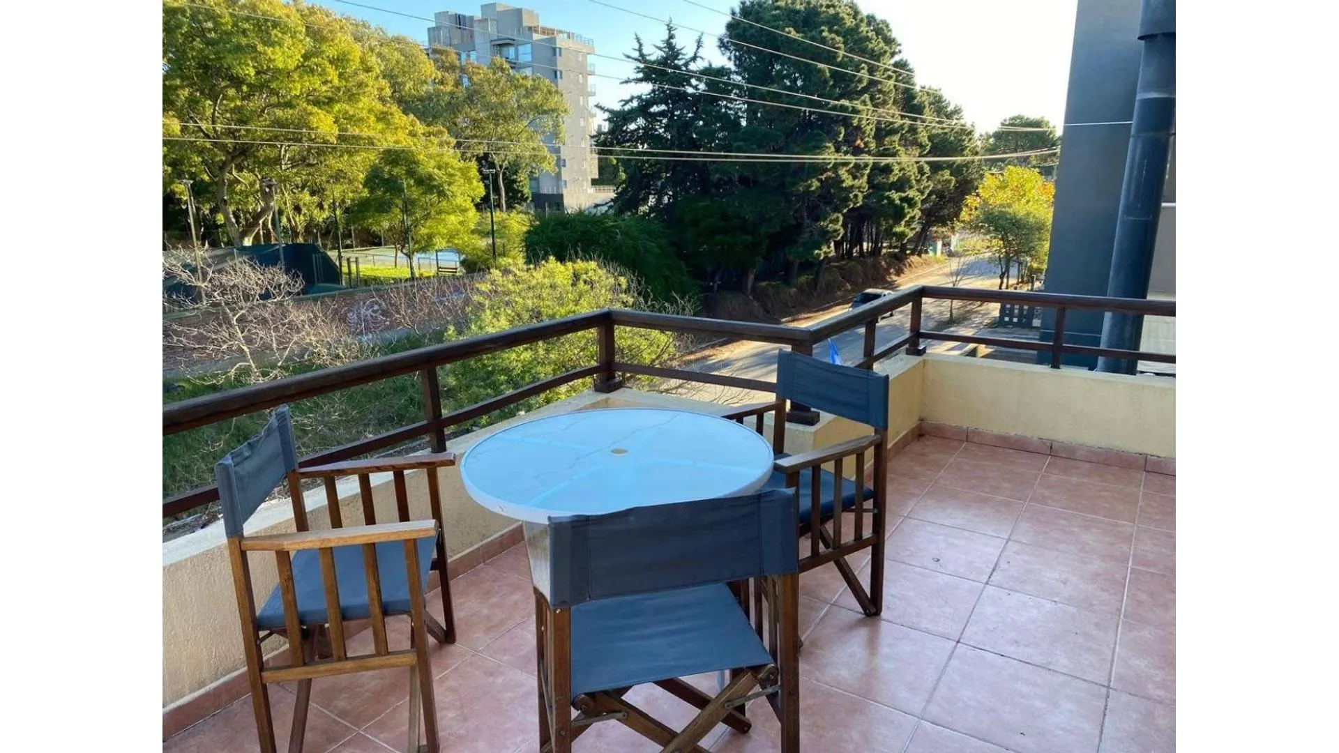 DEPARTAMENTO 3 AMBIENTES AL FRENTE CON BALCON Y PARRILLA.