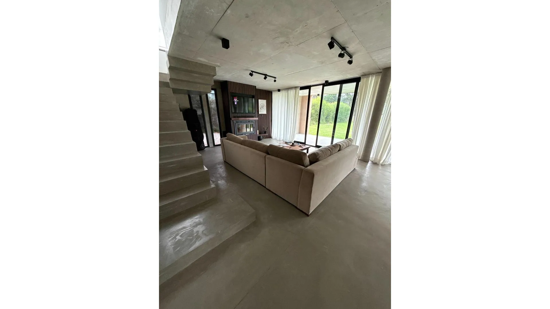 CASA 4 AMBIENTES CON PARQUE BARRANCAS DE SAN BENITO