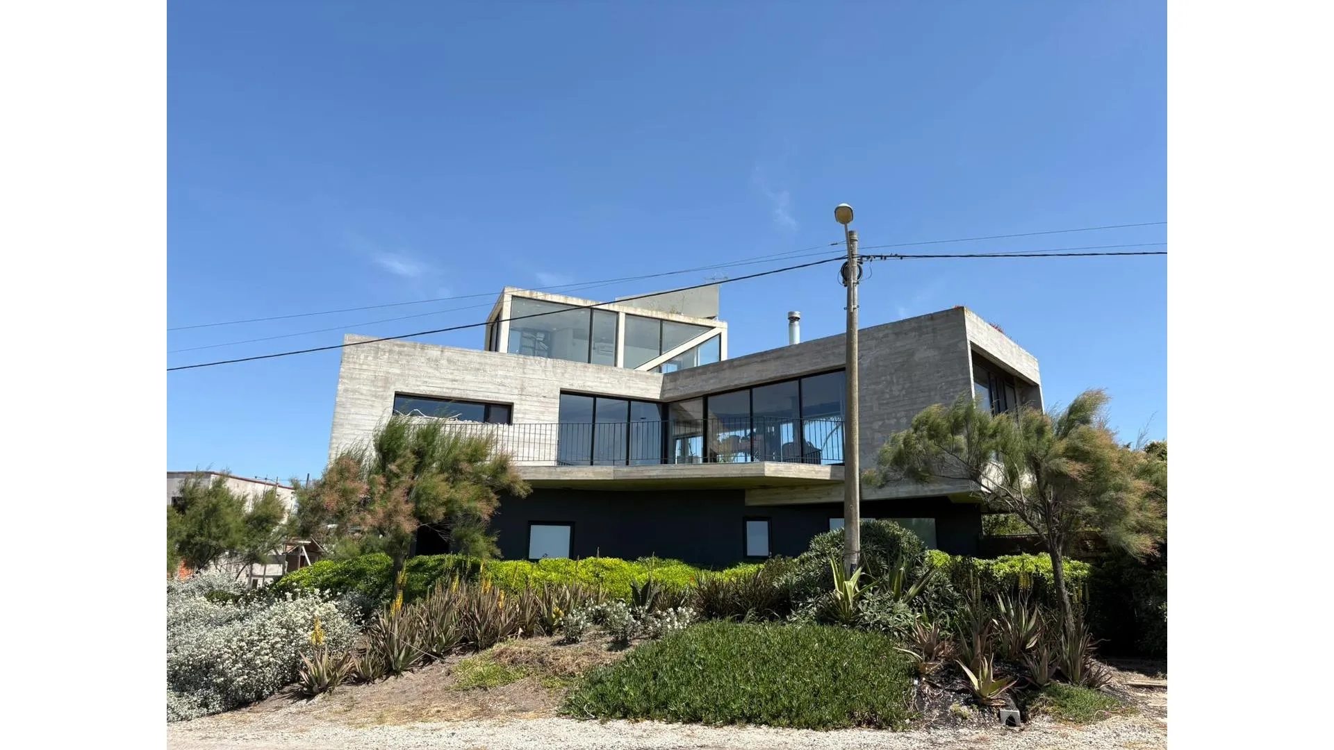 Casa de Diseño Frente al Mar en Zona Sur