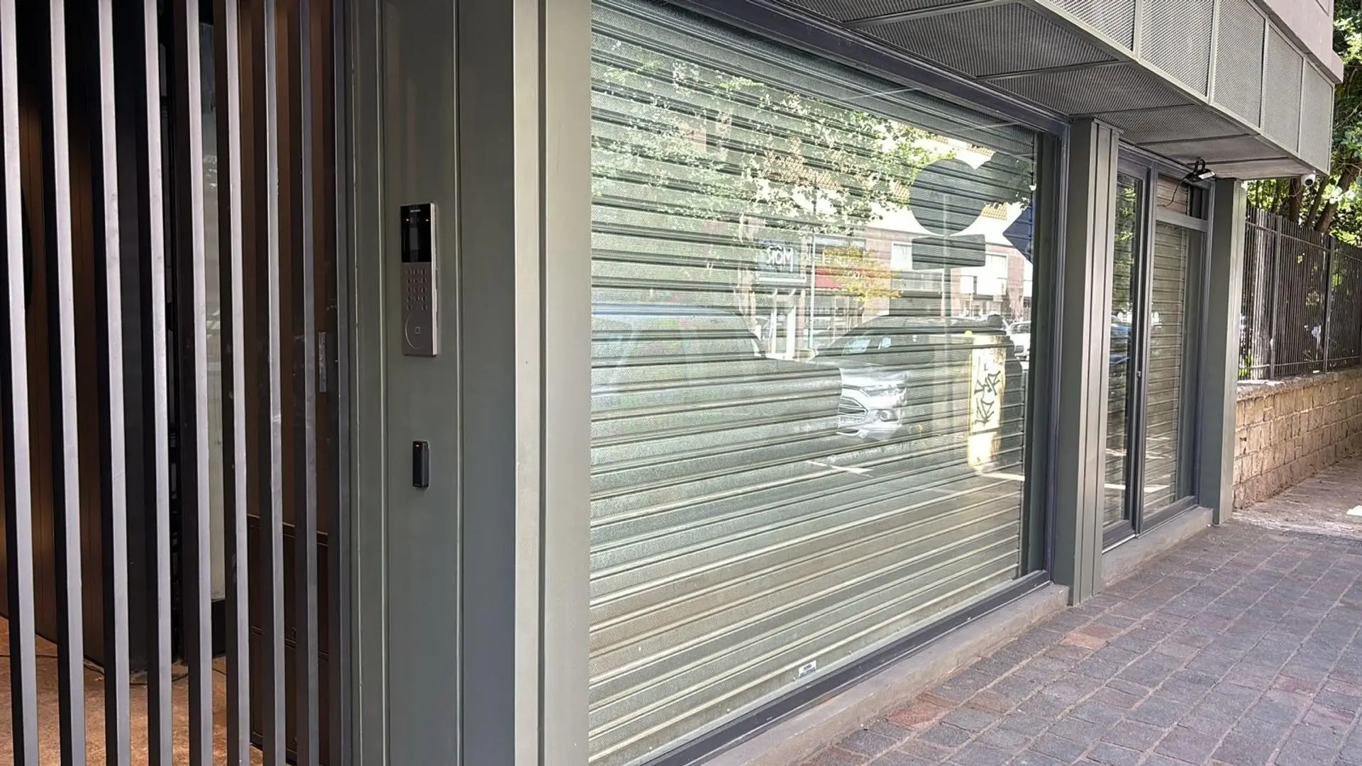 LOCAL A ESTRENAR, EN EDIFICIO A ESTRENAR, ZONA MACROCENTRO