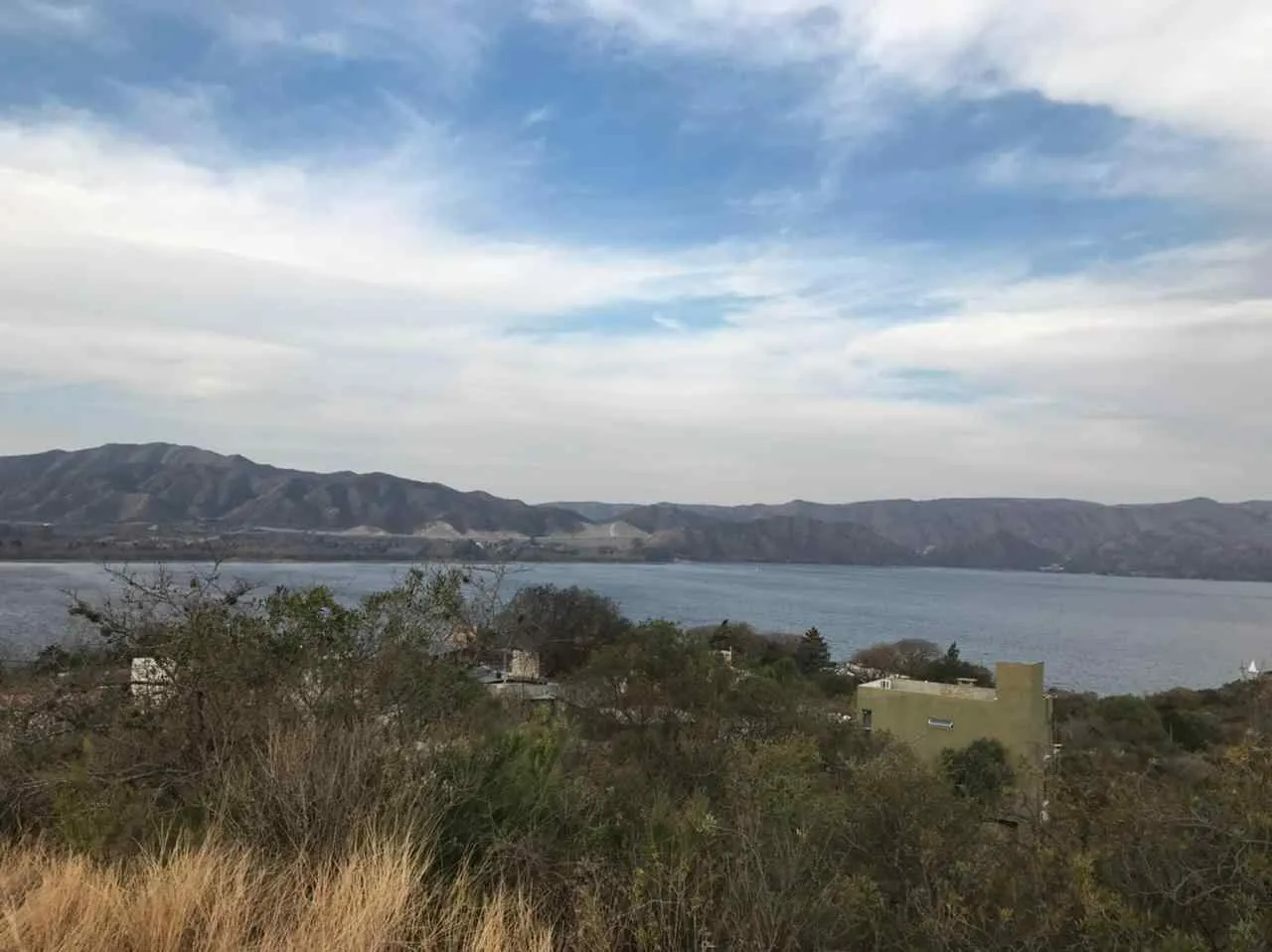 Terreno en venta de 1096m2 ubicado en Villa Parque Siquiman – ESCRITURA.