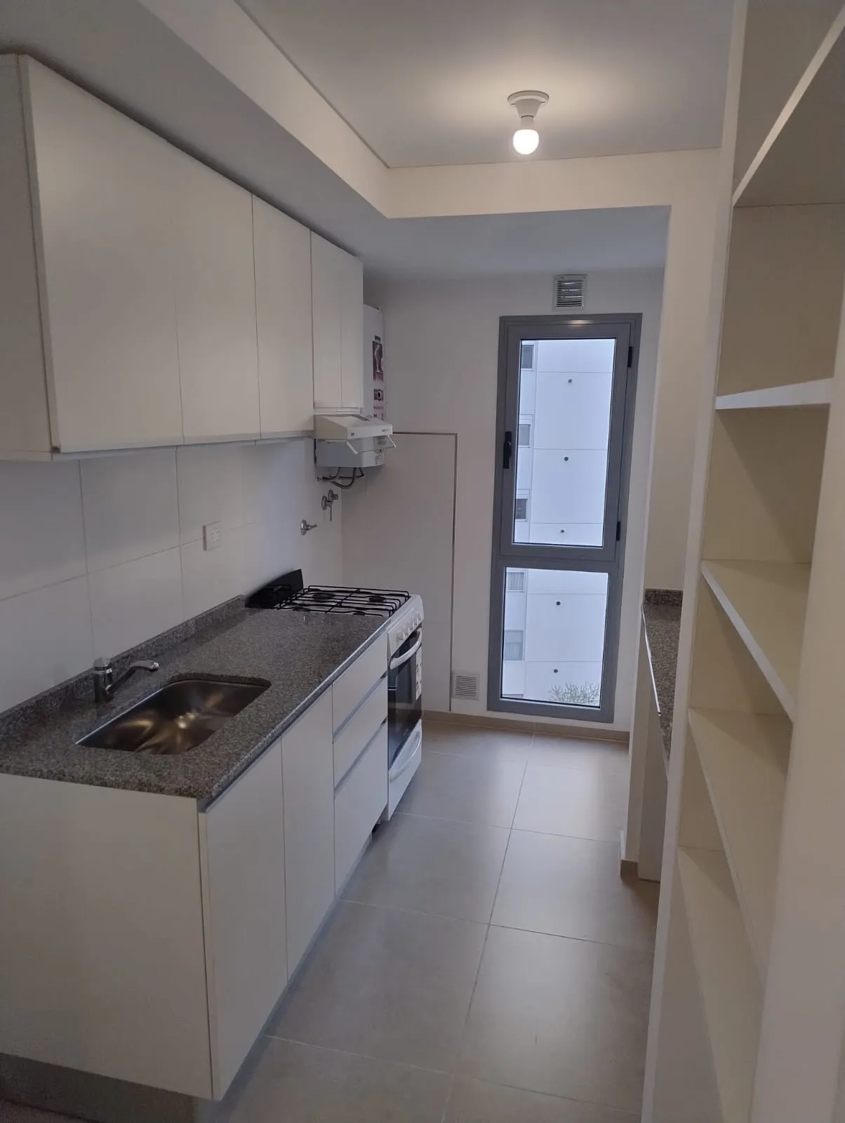 Bv, Peron 950 Depto a estr. 73 m2. 2 dor.