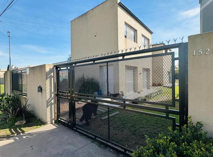 Casa · 220m² · 6 Ambientes · 2 Cocheras