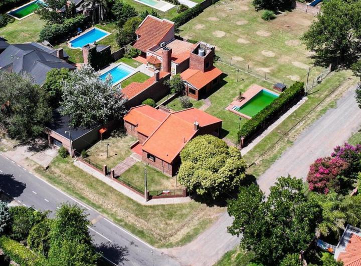 Casa · 130m² · 4 Ambientes · 1 Cochera