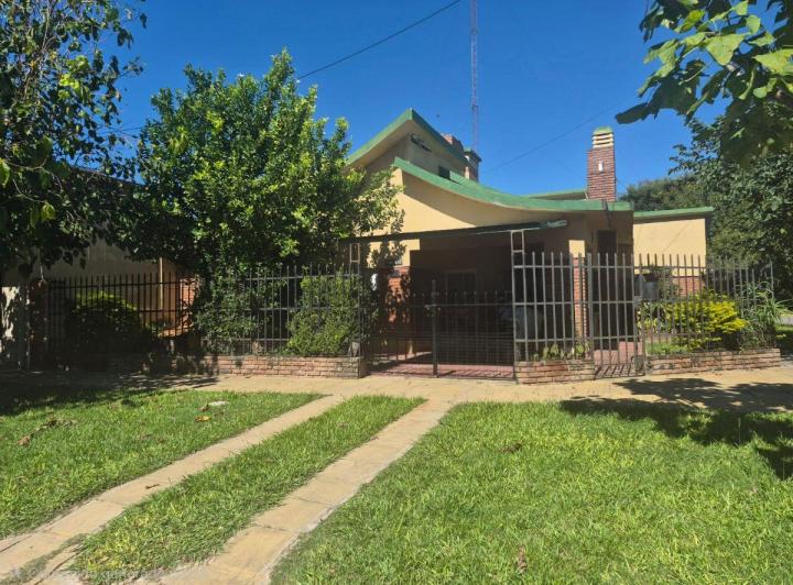 Casa · 250m² · 6 Ambientes · 1 Cochera