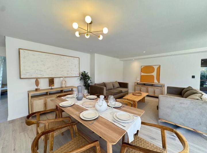 Casa · 220m² · 5 Ambientes · 1 Cochera