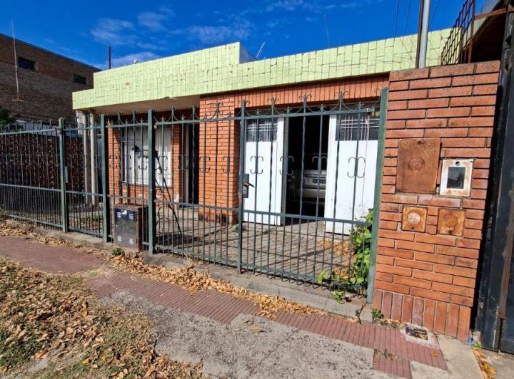 Casa · 120m² · 4 Ambientes · 2 Cocheras