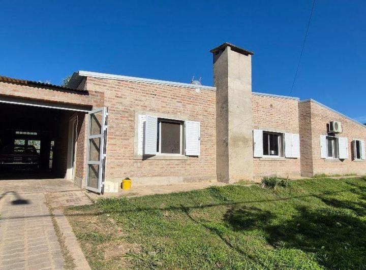 Casa · 250m² · 3 Dormitorios · 2 Cocheras