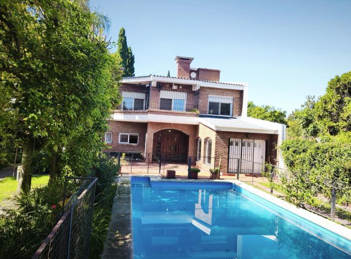 Casa · 183m² · 5 Ambientes · 2 Cocheras