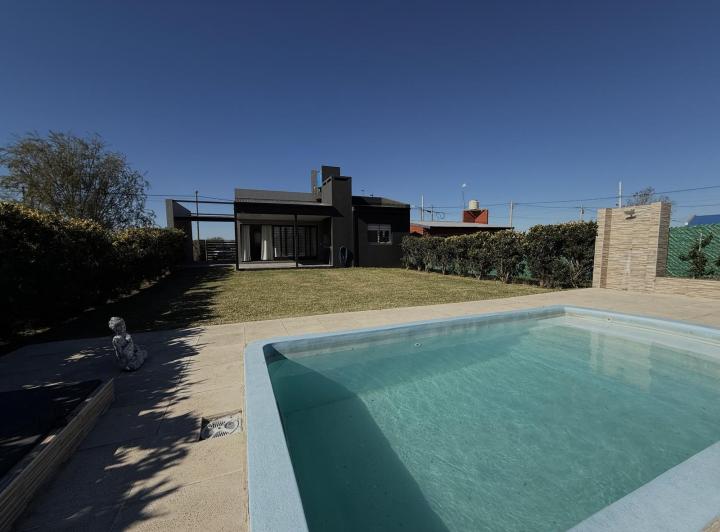 Casa · 360m² · 2 Ambientes · 1 Cochera