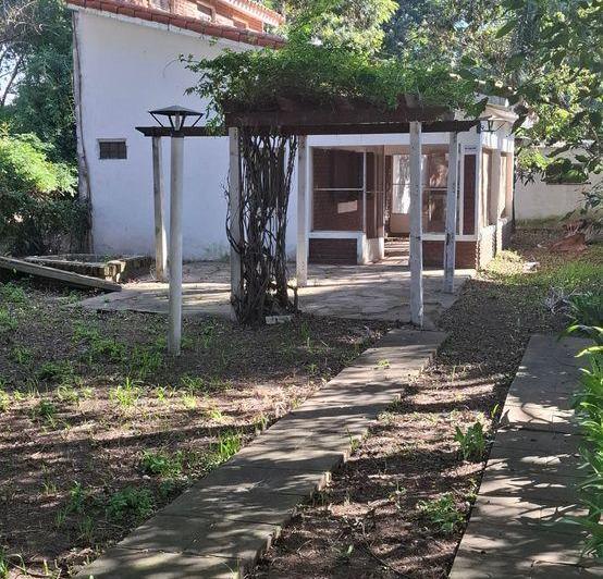 Casa · 200m² · 8 Ambientes