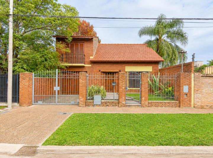 Casa · 200m² · 7 Ambientes · 2 Cocheras