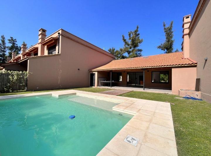 Casa · 150m² · 3 Dormitorios · 2 Cocheras