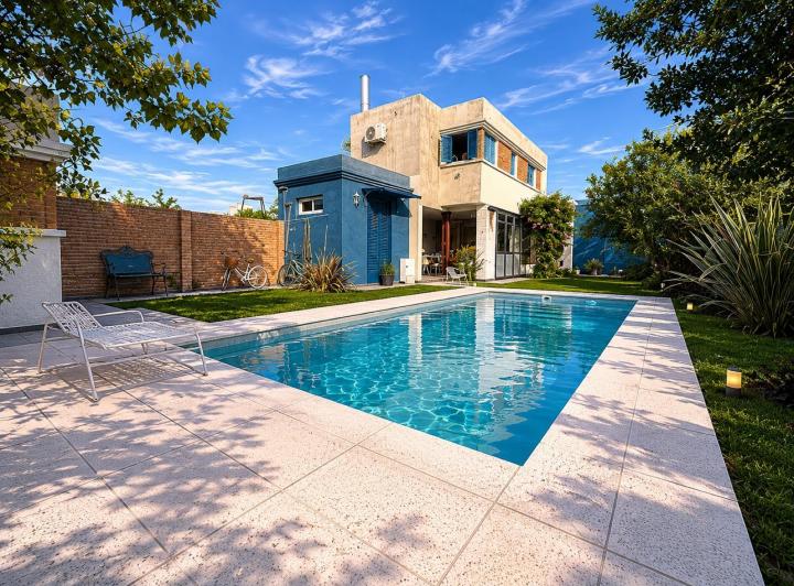 Casa · 160m² · 5 Ambientes · 2 Cocheras