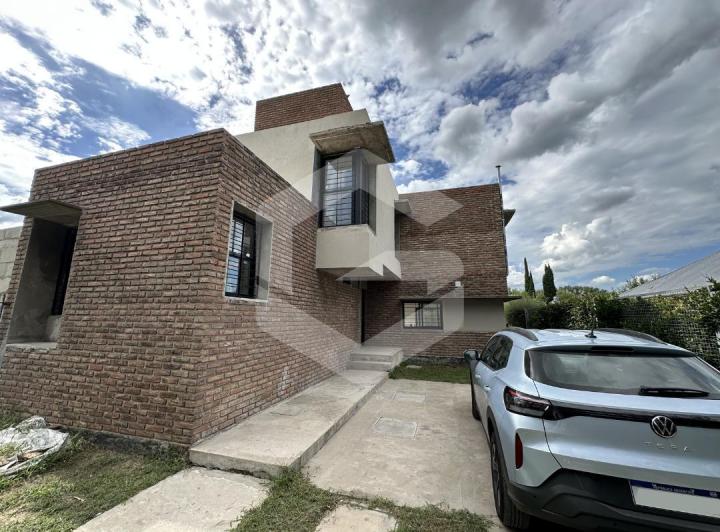 Casa · 141m² · 4 Ambientes · 1 Cochera