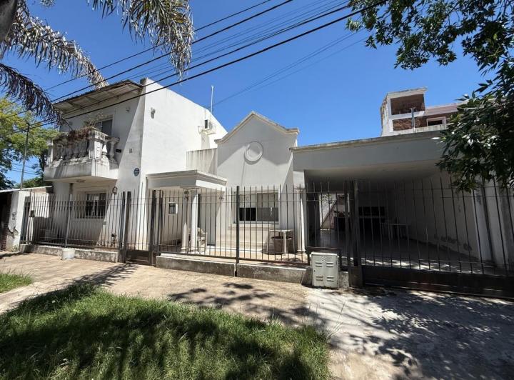 Casa · 125m² · 4 Ambientes · 2 Cocheras