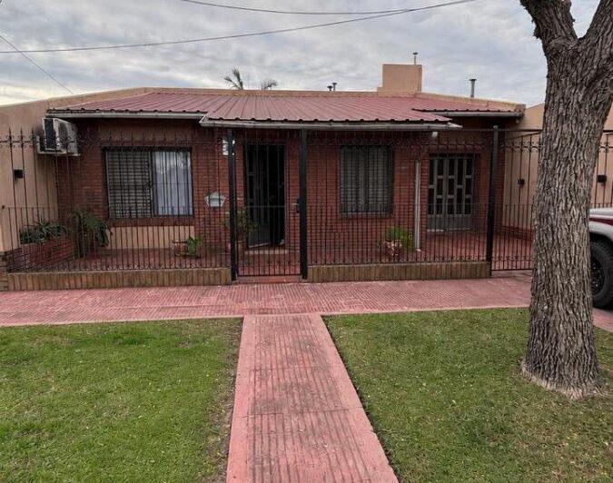 Casa · 124m² · 6 Ambientes · 2 Cocheras