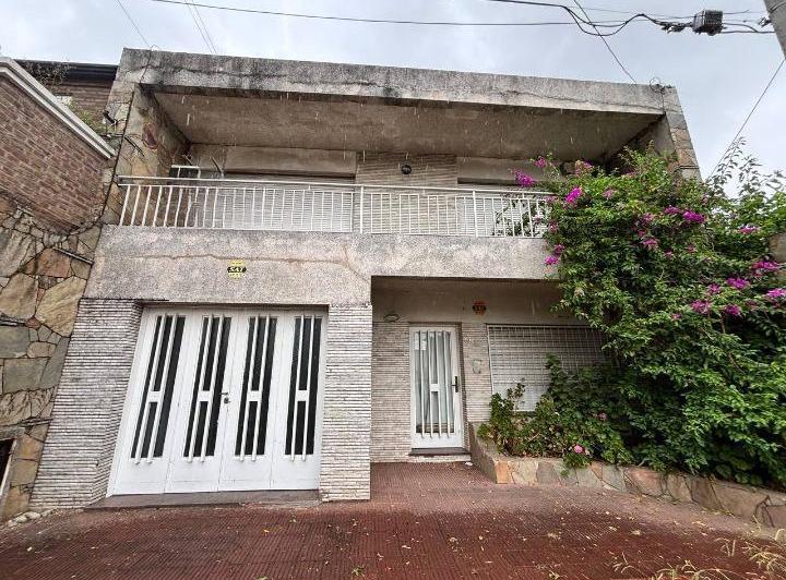 Casa · 140m² · 6 Ambientes · 1 Cochera