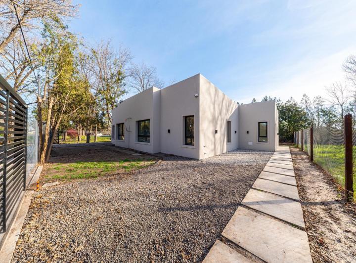 Casa · 300m² · 3 Ambientes · 2 Cocheras