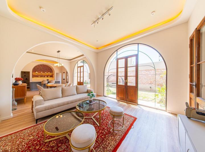 Casa · 250m² · 7 Ambientes · 2 Cocheras