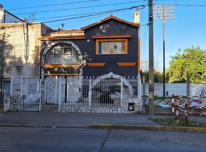 Casa · 250m² · 7 Ambientes · 1 Cochera
