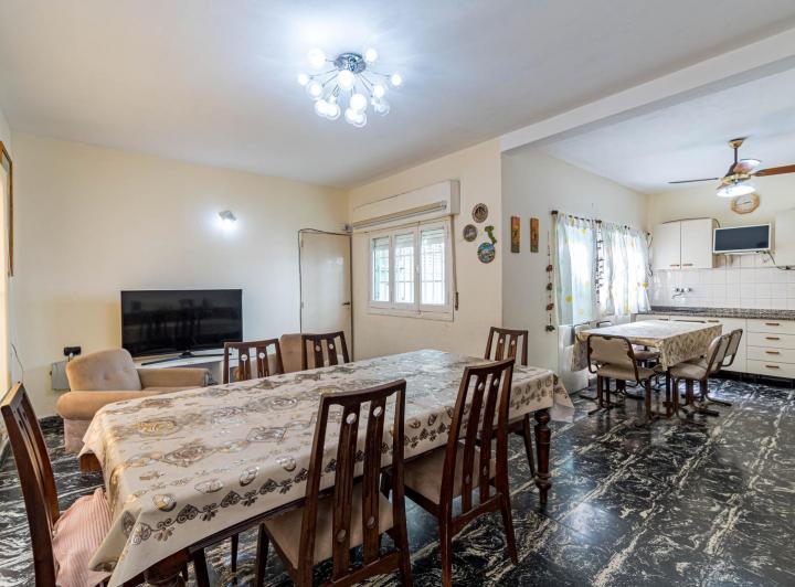 Casa · 146m² · 8 Ambientes · 2 Cocheras