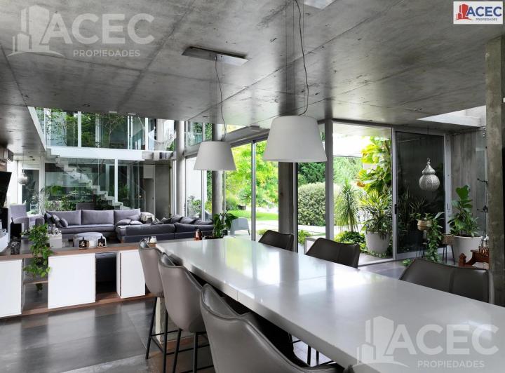 Casa · 611m² · 7 Ambientes · 4 Cocheras