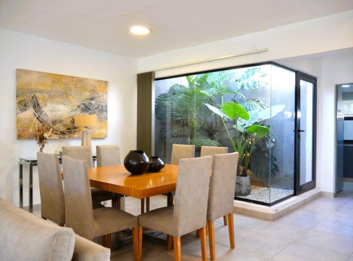 Casa · 94m² · 3 Ambientes · 2 Cocheras