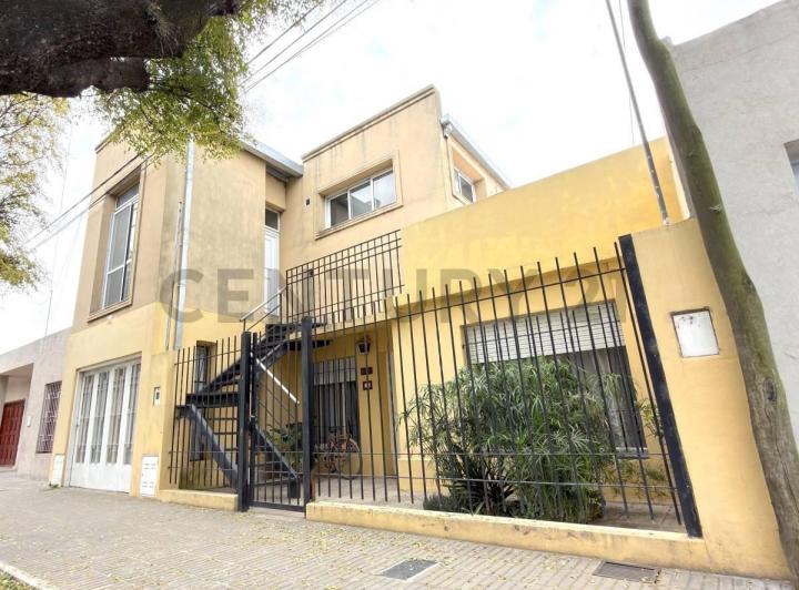 Casa · 209m² · 6 Ambientes · 1 Cochera